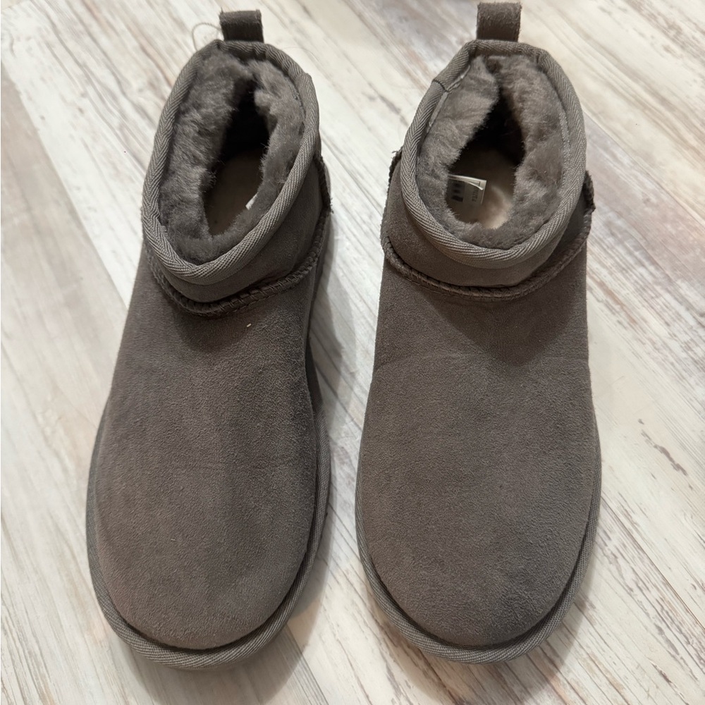Ugg classic mini boot